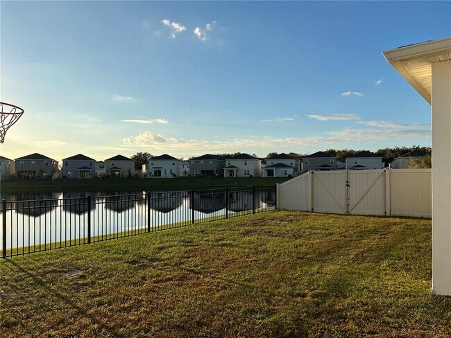 Building Photo - 5353 Royal Point Ave