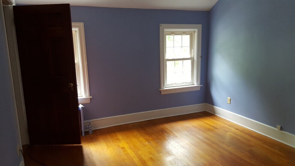 Building Photo - 2381 Cranston St