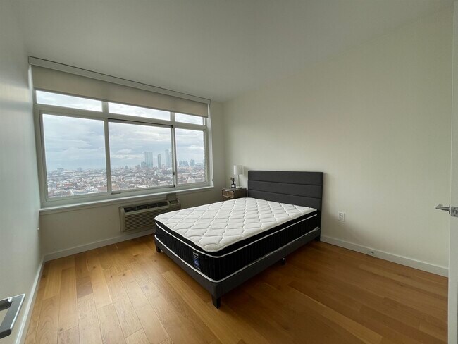 Building Photo - 110 1st St