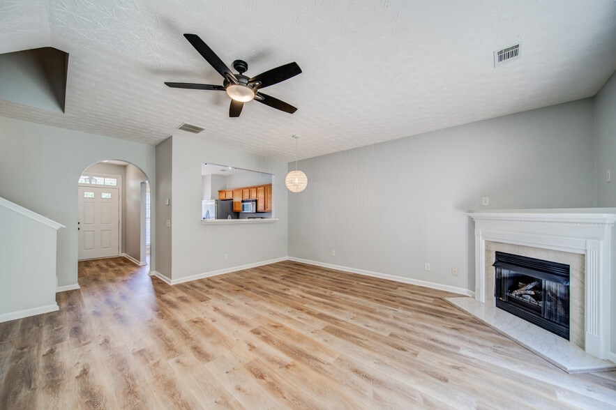 Building Photo - 211 Pearl Chambers Dr