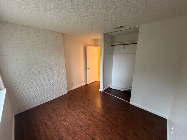 Building Photo - 4 Bedroom | 3 Bathroom | Home in Roseville