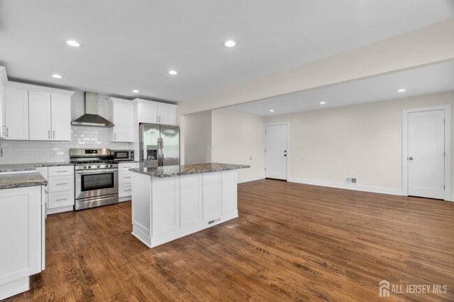 Building Photo - 36 Van Buren Ave