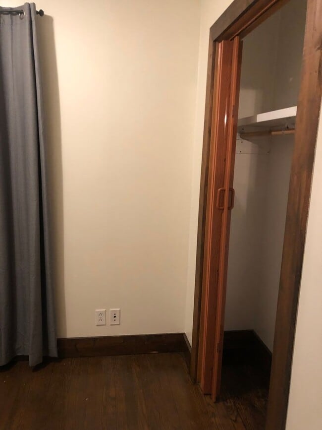 Building Photo - Close to Campus!