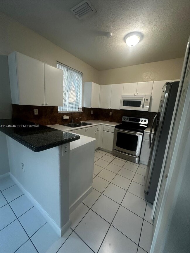 Building Photo - 2440 SE 14th Ave