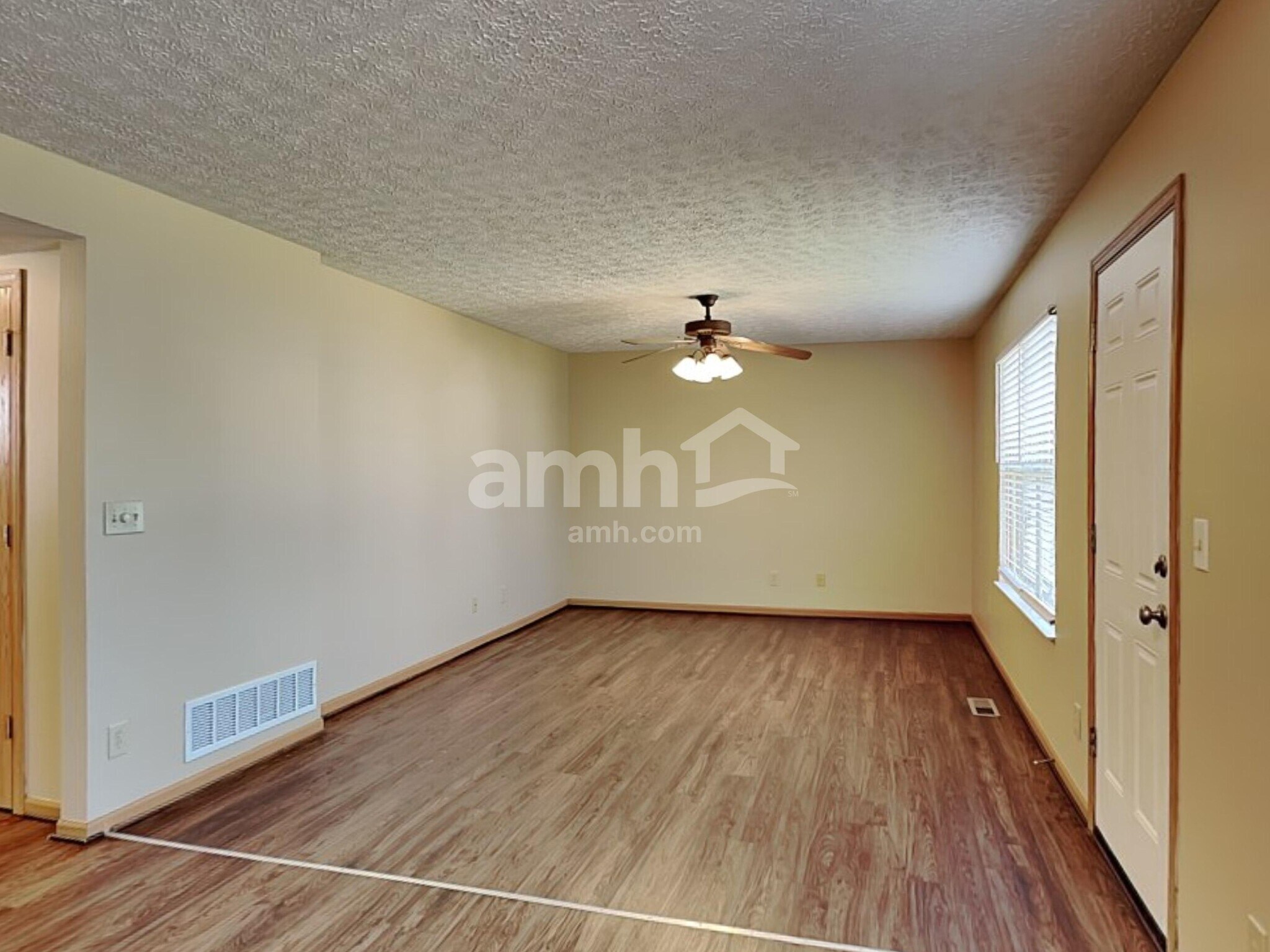 Building Photo - 1560 Mallard Cir E