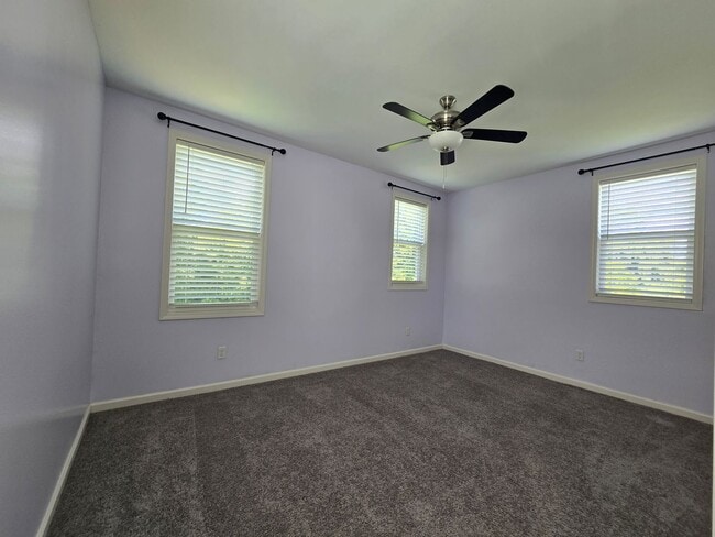 Building Photo - Super, Renovated 3 bed 1 bath! Available Now!