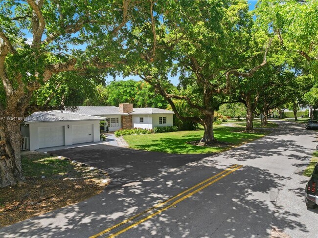 Building Photo - 4114 Santa Maria St