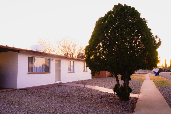 Primary Photo - 6858 E David Dr