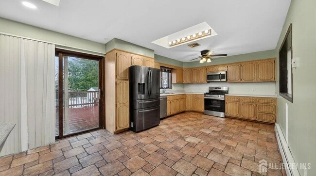 Building Photo - 14 Carteret St