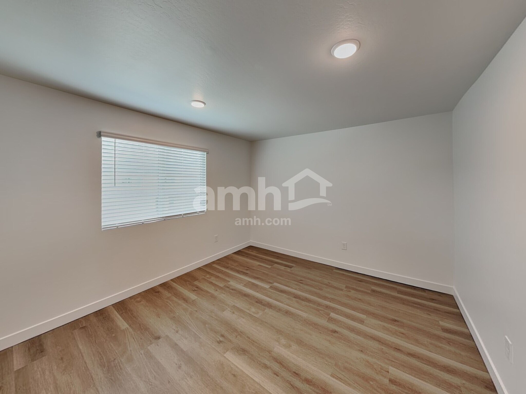 Building Photo - 9727 W Parkway Dr