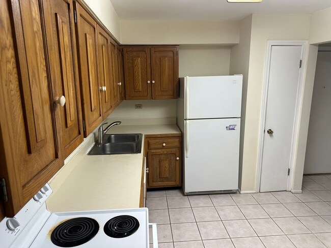 Building Photo - 2407 S Goebbert Rd