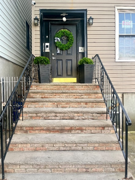 Primary Photo - 69 Greenville Ave