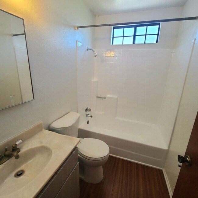 Building Photo - 3228 Honolulu Ave