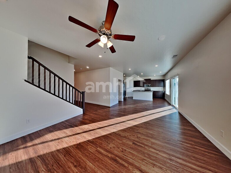 Building Photo - 5043 W Milliron Dr