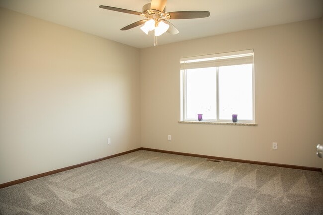 Building Photo - 6355 Pawnee Ln