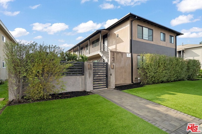 Building Photo - 1310 W Valencia Dr