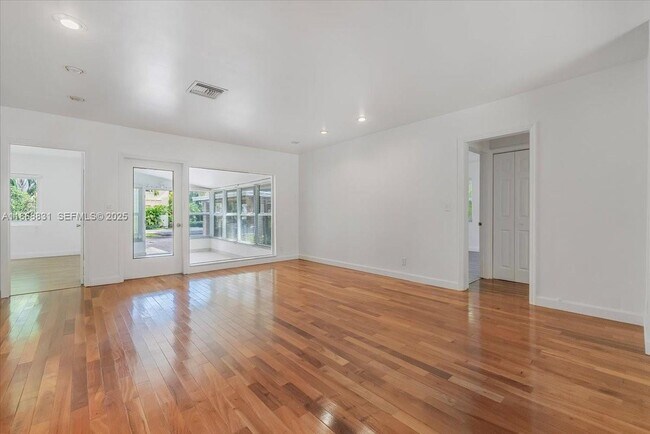 Building Photo - 613 NE 17th Terrace