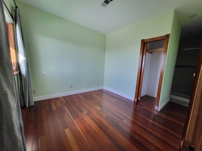 Building Photo - 2014 Vista Ridge Dr