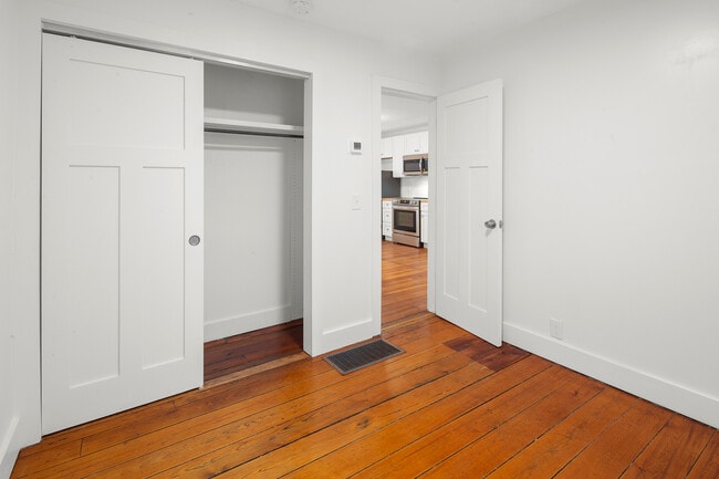 Building Photo - 323 Williams St