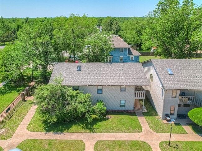 Building Photo - 131 W Acres St