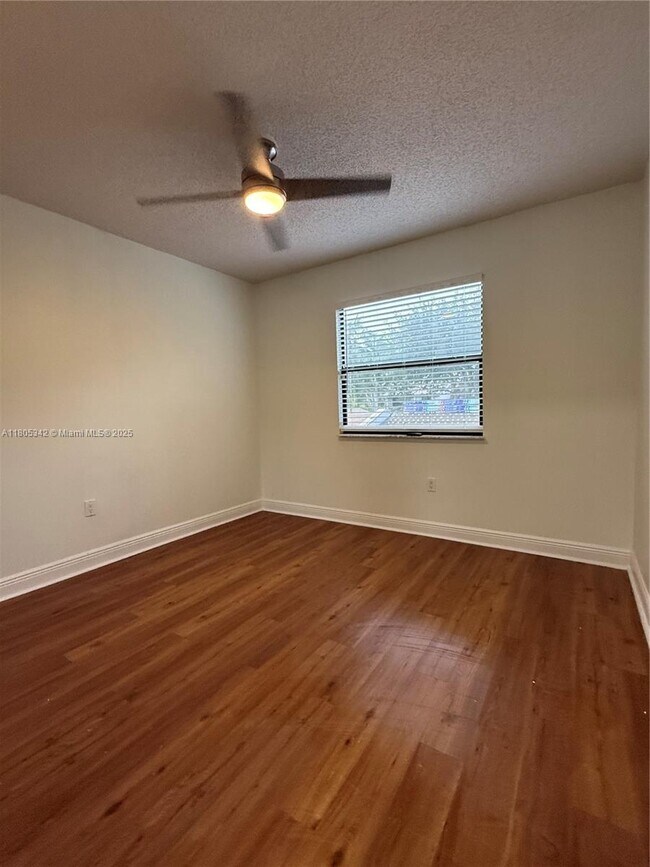 Building Photo - 10532 SW 112th Ave