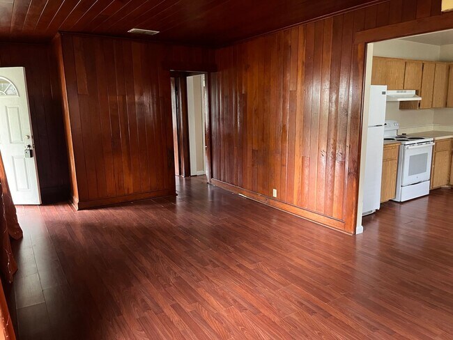 Building Photo - 1101 N Burton St