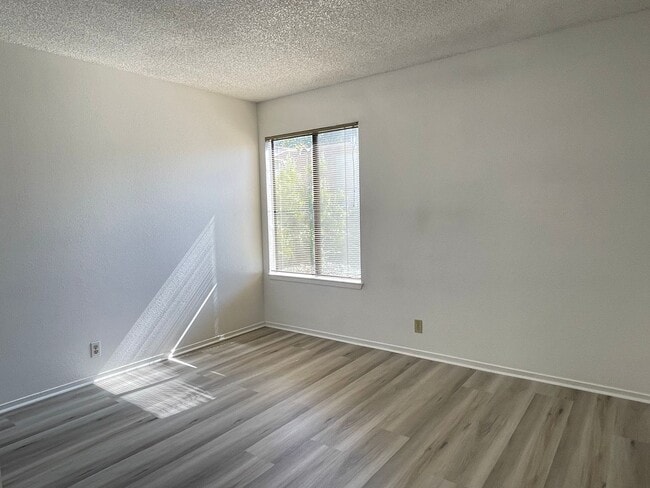Building Photo - Upgraded Linda Vista Village Townhome.