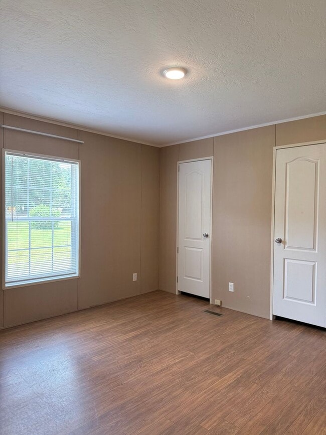 Building Photo - Charming 3 Bed, 2 Bath Mobile Home – Count...