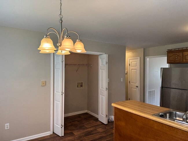 Building Photo - 222 Pappy Dr