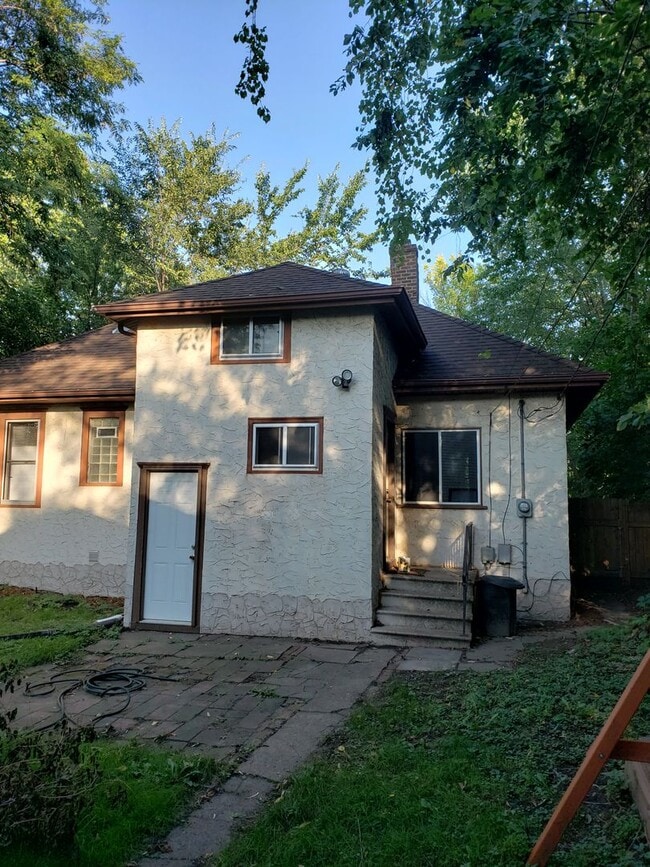 Building Photo - Beautiful 3 bedroom