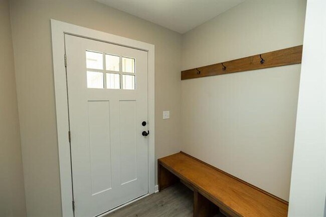 Building Photo - 5048-5050 S. Sycamore Ct.