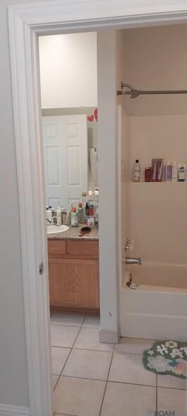 Building Photo - 710 E Boyd Dr