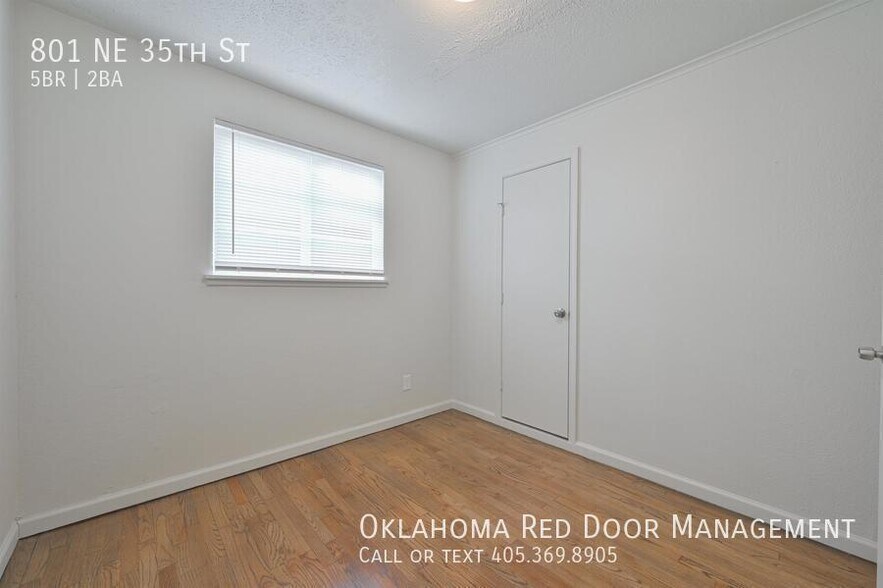 Building Photo - 801 NE 35th St