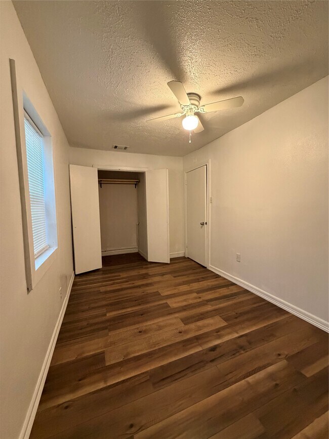 Building Photo - 8308 Lenore St