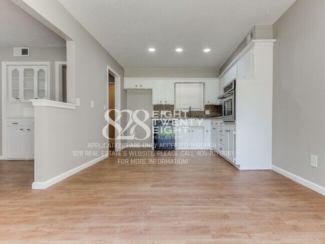 Building Photo - *AVAILABLE NOW!* Recently Updated 3 Bed/2 Bath Single Family Home Near Lake Overholser!