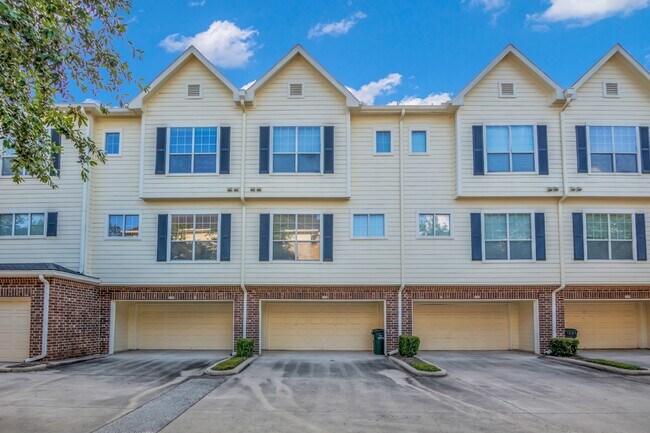 Building Photo - 9200 Westheimer Rd