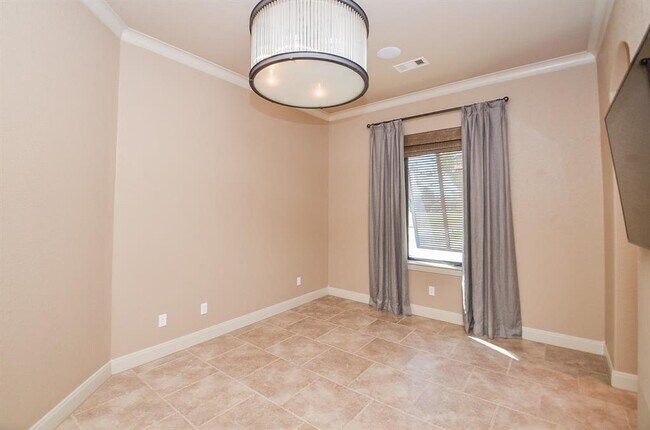 Building Photo - 12316 Oak Bend Cir