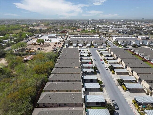 Building Photo - 10 West Dr