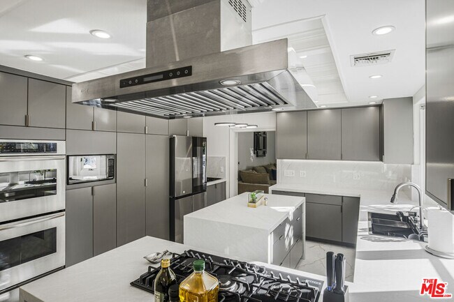 Building Photo - 6111 County Oak Rd