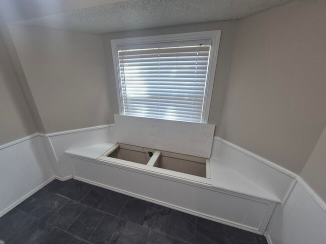 Building Photo - 3211 94th St