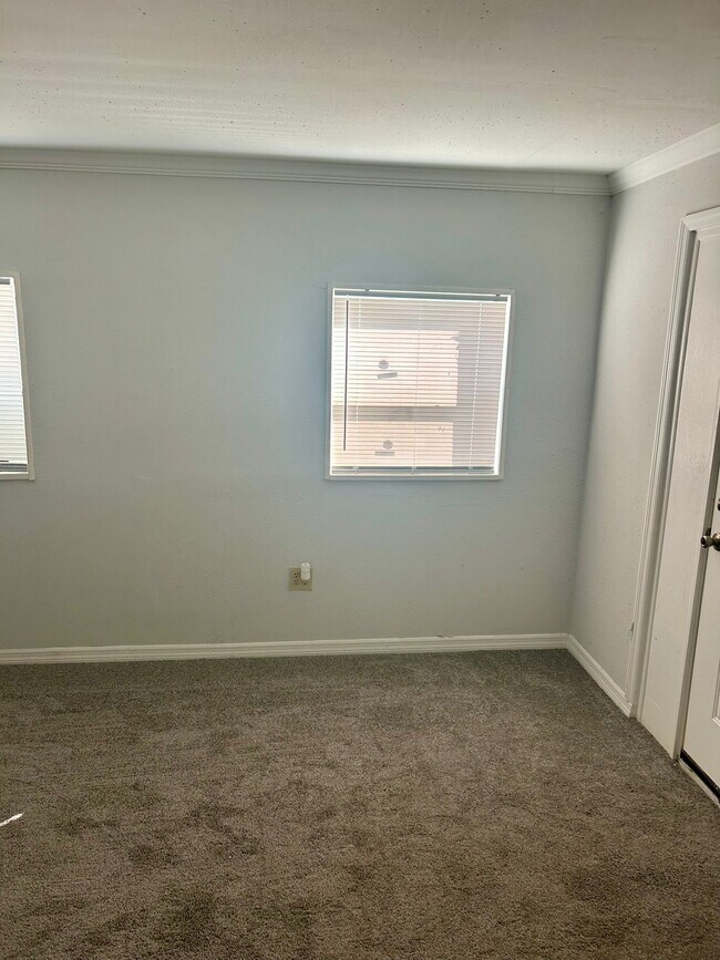 Building Photo - 5934 Blackthorn Rd