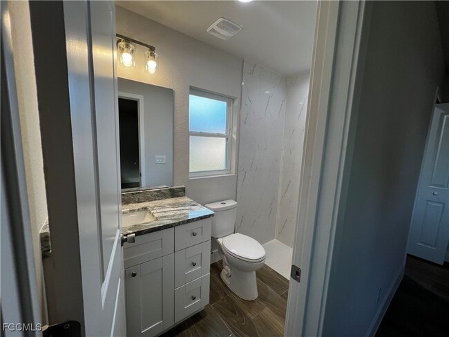 Building Photo - 1106 Cape Coral Pkwy W