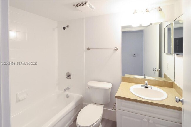 Building Photo - 520 SE 5 Ave