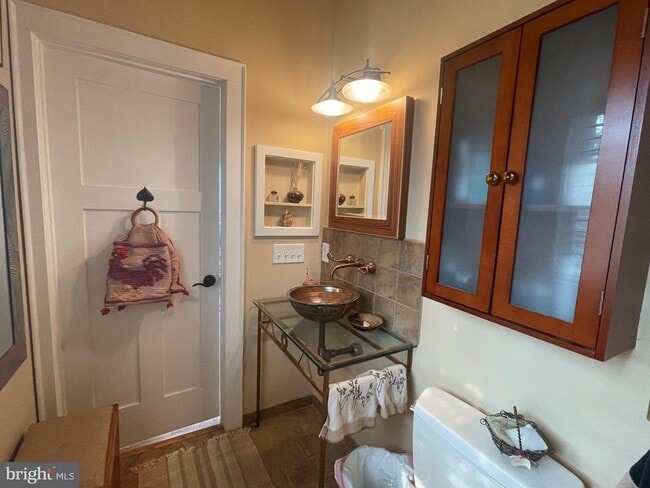 Building Photo - 19 Sunset Dr