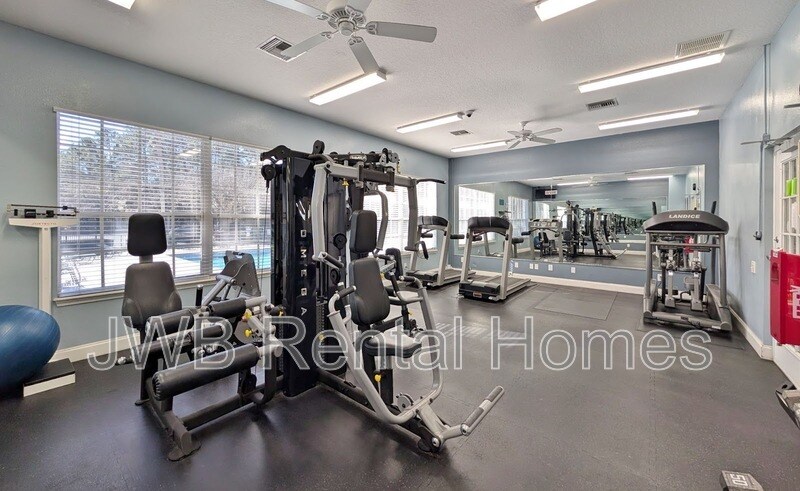 Building Photo - 10550 Baymeadows Rd