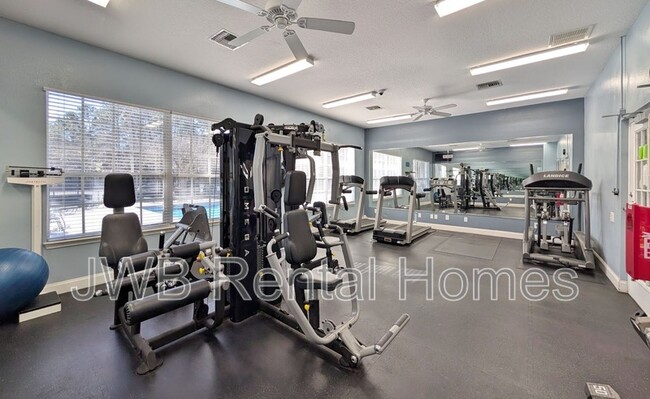 Building Photo - 10550 Baymeadows Rd