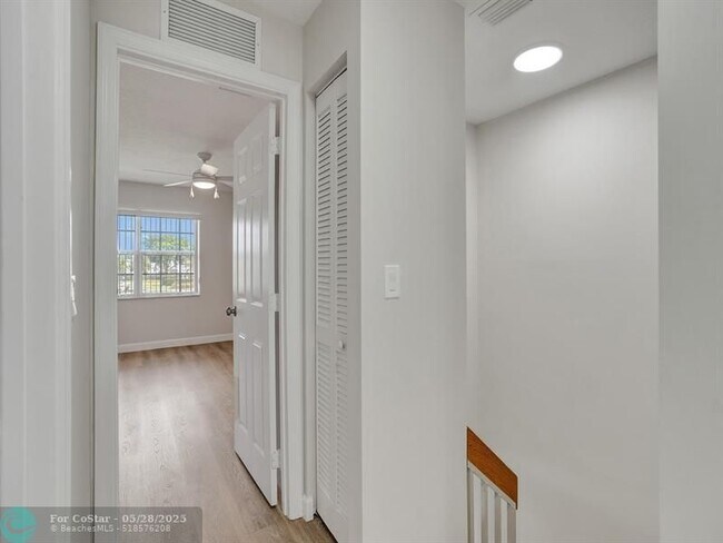 Building Photo - 8503 NW 35th Ct