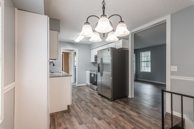 Building Photo - 5216 Roxborough Dr