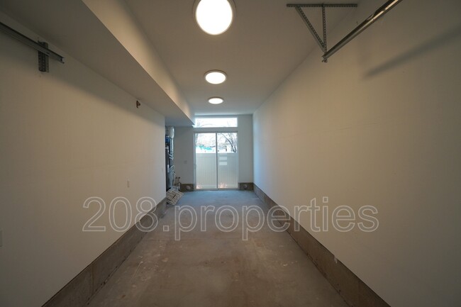 Building Photo - 479 E Violets Cv Ln