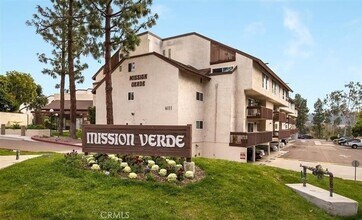 Building Photo - Loft Style One Bedroom Condo in Mission Valley